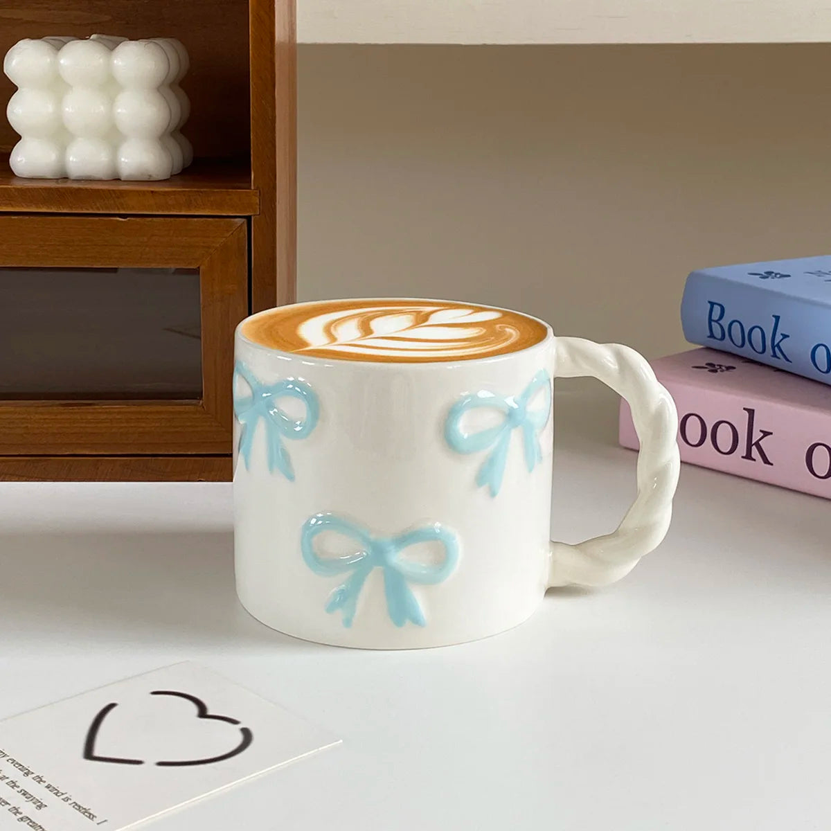 1Pc13.4Oz Pink Bow Ceramic Mug, Twist Handle Ceramic Mug, Exquisite and Simple Pink Embossed Mug, Suitable for Coffee Shop Latte Art Mug, Home Decoration Drinking Utensils, Kitchen Living Room Bedroom Drinking Cup, Gift Giving